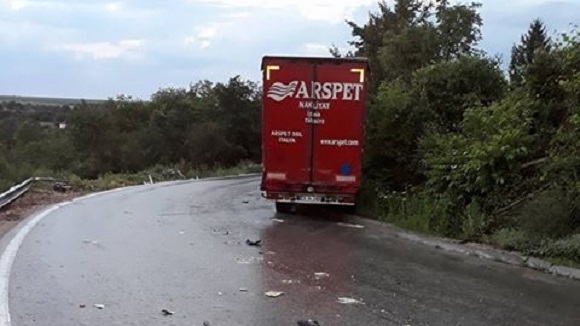 Аварирал ТИР затруднява движението по главен път Е 79 между Видин