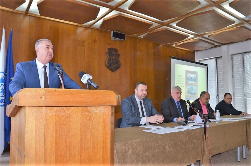 Местят учениците от две училища във Видин