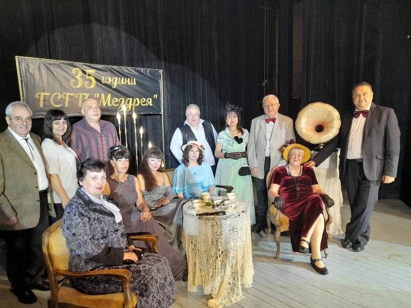 С юбилеен концерт под наслов Шлагерът на любовта Група за