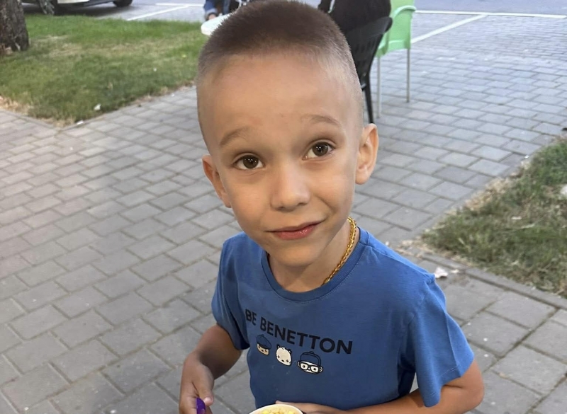 Споделете! 6-годишно момченце от Врачанско е обявено за общодържавно издирване, отнето от майка му преди месеци /снимки/