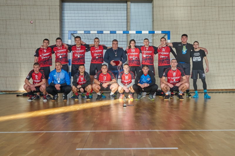 Мъжкият отбор на ХК Локомотив (Мездра) постигна първа победа през