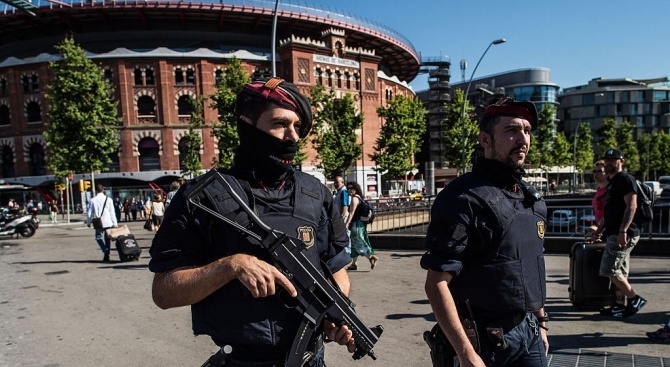 Небостъргачът в Мадрид Torre Espacio е бил евакуиран след получен