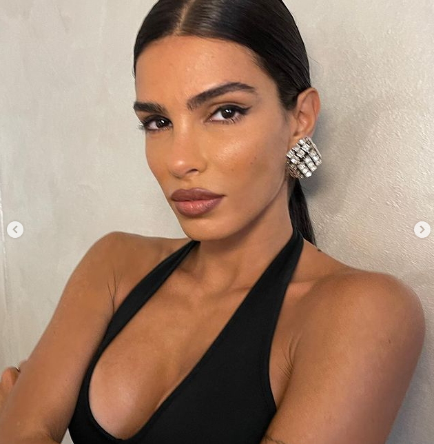 Палавата сръбска моделка Йована Джорджевич отново намери начин да заинтригува