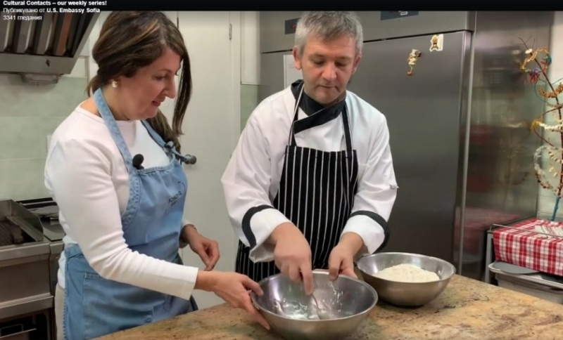 Американският посланик у нас Херо Мустафа поздрави българите по повод