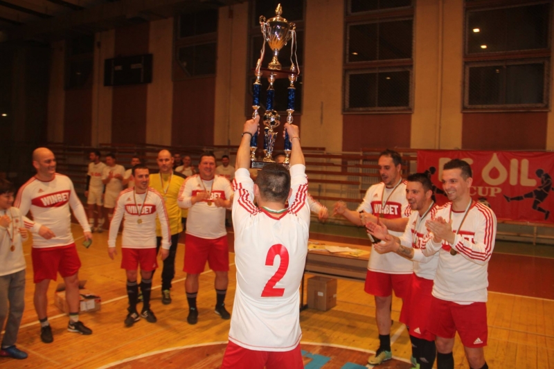 Околчица Моравица триумфира с трофея на Зимна купа БГ Ойл