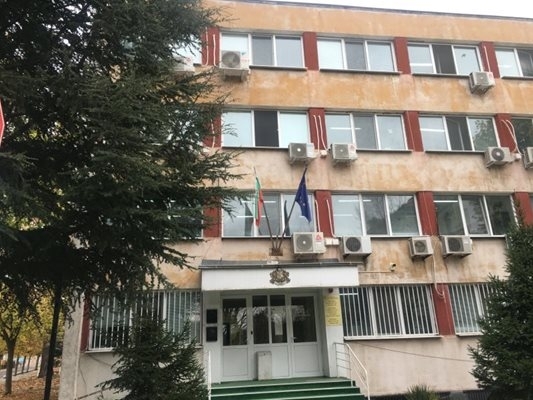 Ученик се опита да убие 22 годишния Г У наръгвайки го