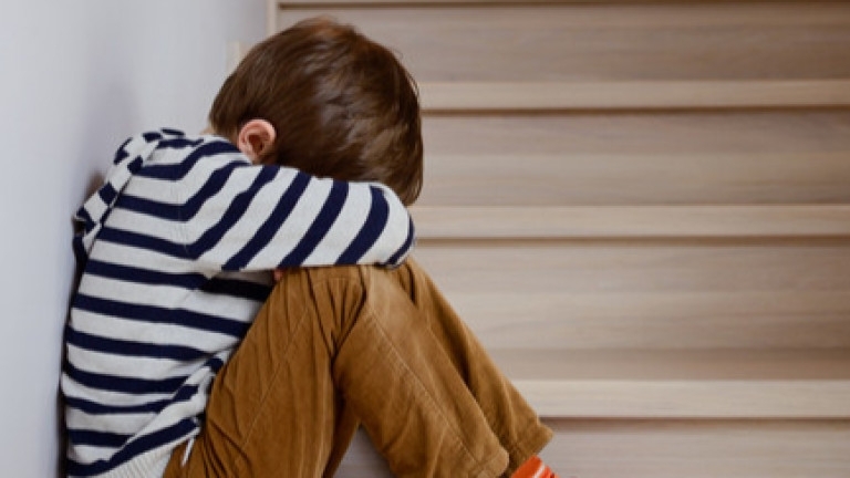 Майка на 2 годишно дете твърди че е било подложено на