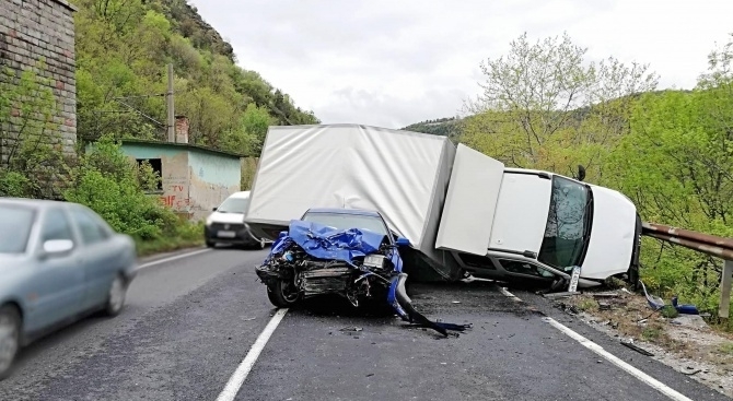 48 годишен мъж е загинал в катастрофа на разклона за село