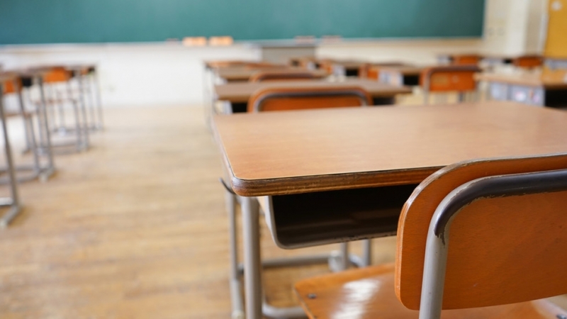 Поради висока заболеваемост в 404 училища в страната няма да има
