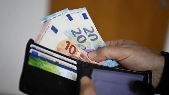 Ръстът на заплатите в еврозоната се забави през 2025 година, въпреки ниската безработица