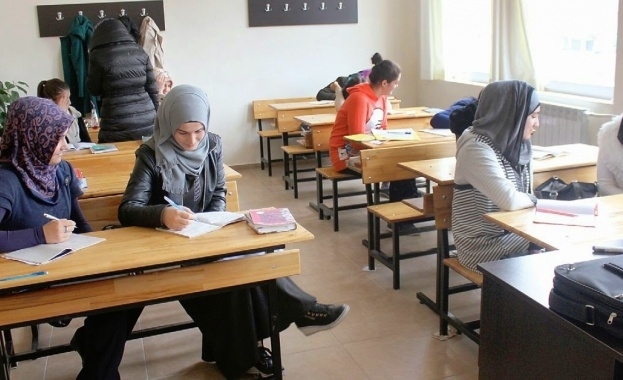 Министерството на националното образование на Турция разшири списъка на чуждите