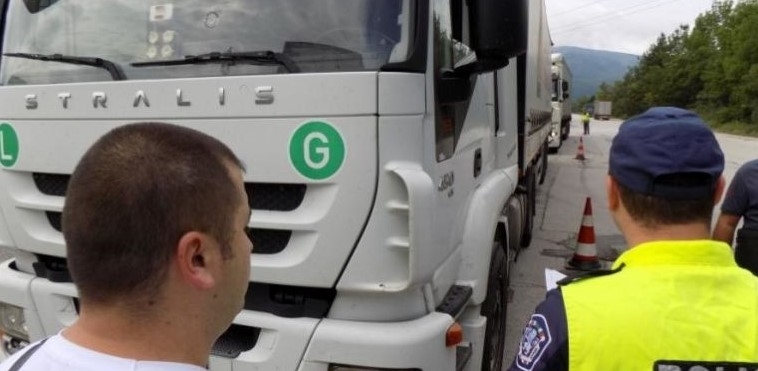Полицаи са хванали пиян тираджия от Беларус на Е 79 край