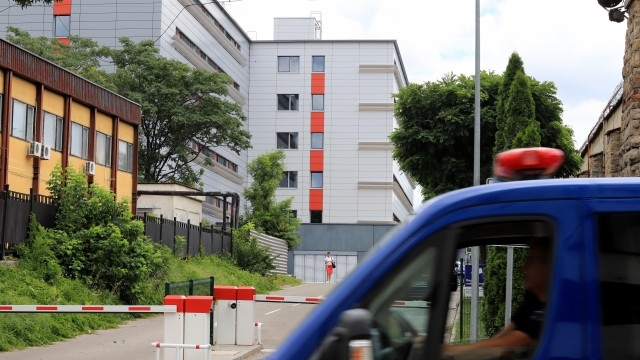 Служители на Агенцията за държавна финансова инспекция са влезли в