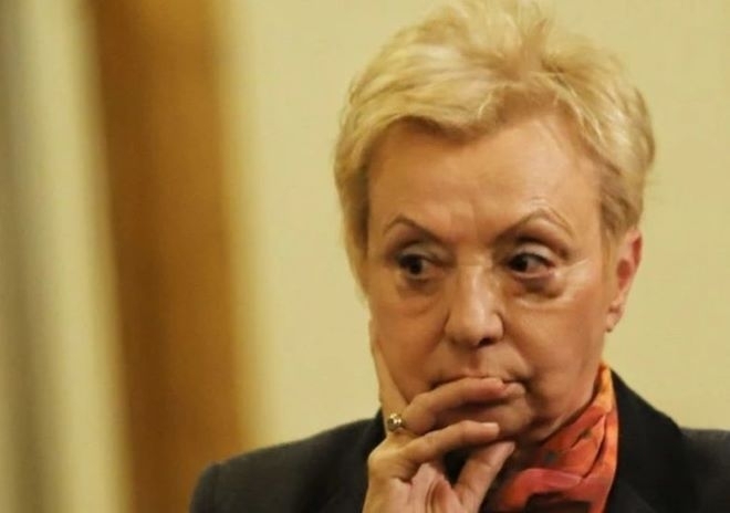 Срамно е това което става в парламента каза политическият анализатор