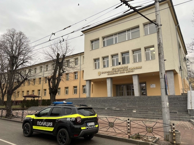 Паника във Враца! Сигнали за бомби в училища вдигнаха на крак полицията