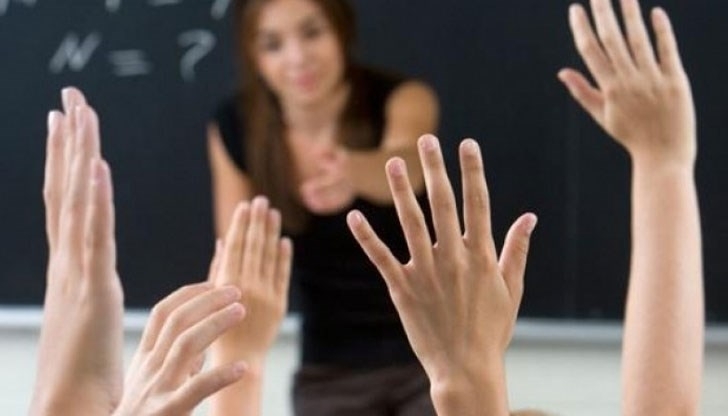 През последния месец броят на свободните места за учители в