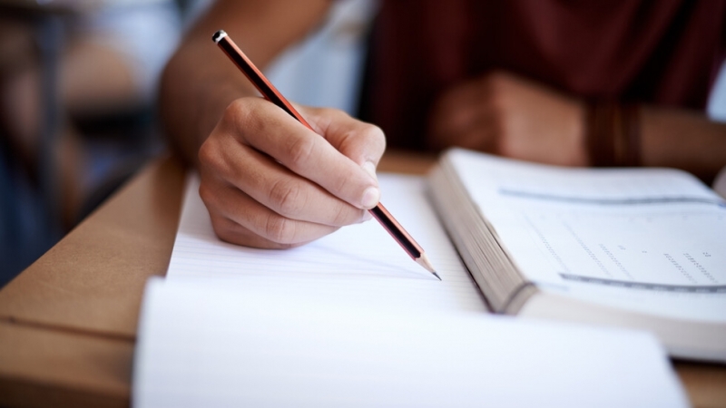 За първи път през следващата учебна година всички дванадесетокласници които