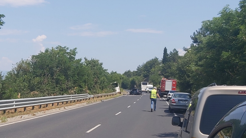 Един човек е загинал а най малко шестима са ранени при