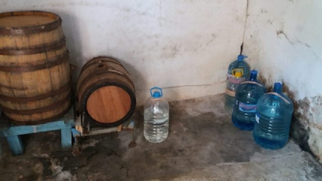 Ченгета са иззели ракията на възрастен мъж от монтанското село