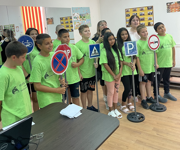 Обучението по Безопасност на движението по пътищата БДП развива и