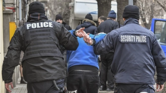 Мъж е задържан и обвинен от Софийска районна прокуратура заради
