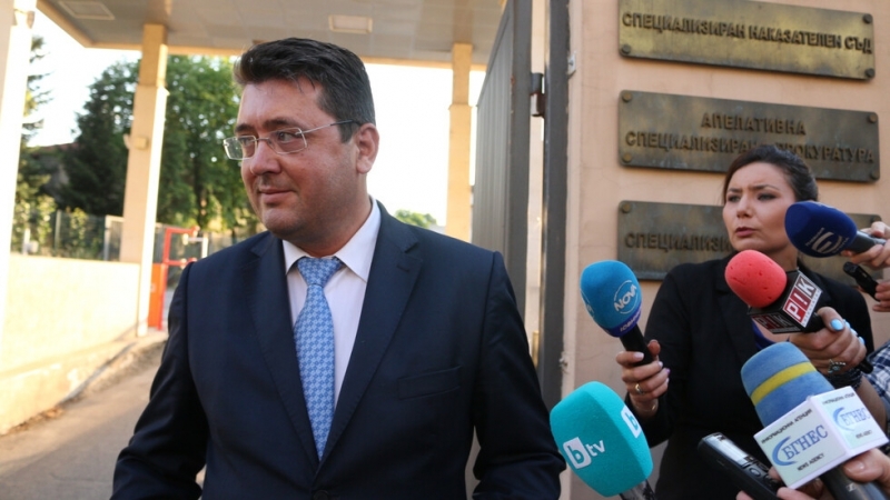 Пламен Узунов също е задържан по разследването за търговия с