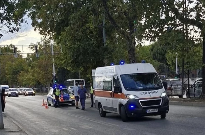 Кръв на пътя! Жена блъсна баба на улица в Монтана, вкараха я в болница