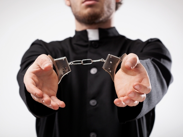 Двама православни свещеници в Крит за които се твърди че