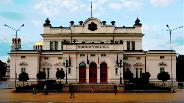 Дават над 70 000 лева за металдетектори в парламента