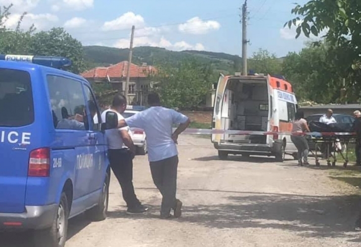 64 годишен мъж от сливенското село Трапоклово е застрелял жена си