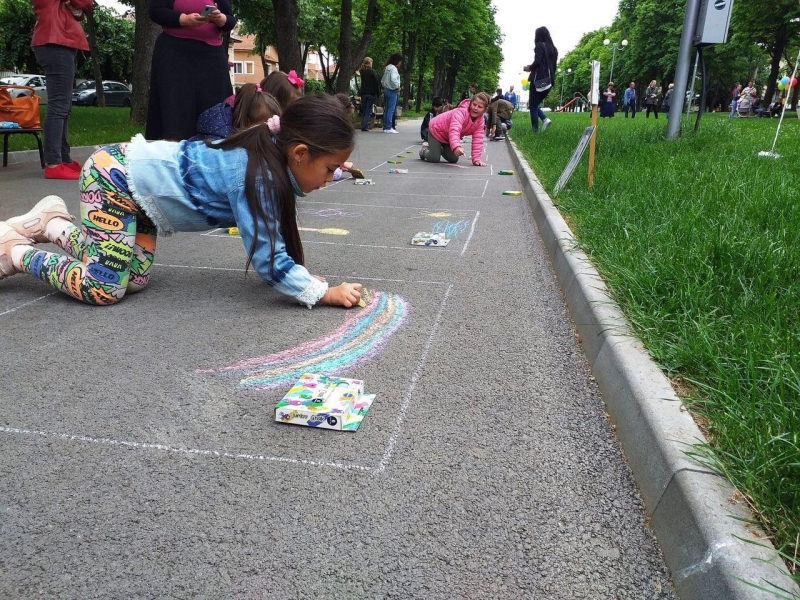 Деца от подготвителни групи и ученици от начален етап ще