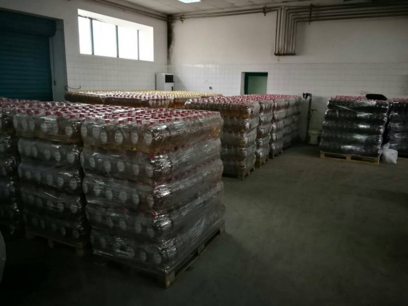 Цех за бутилиране на нелегални алкохолни продукти разкриха митнически и