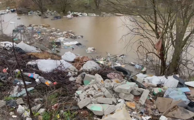 Река Лиляшка бара се превърна в нерегламентирано сметище, научи агенция