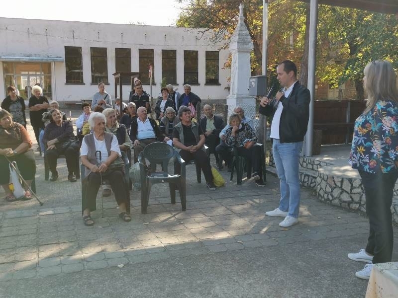 Поредица от срещи с жителите на населените места от община
