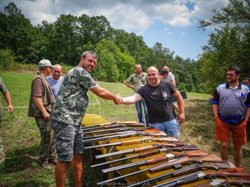 Изстрели на ловни пушки някои на повече от век отбелязаха