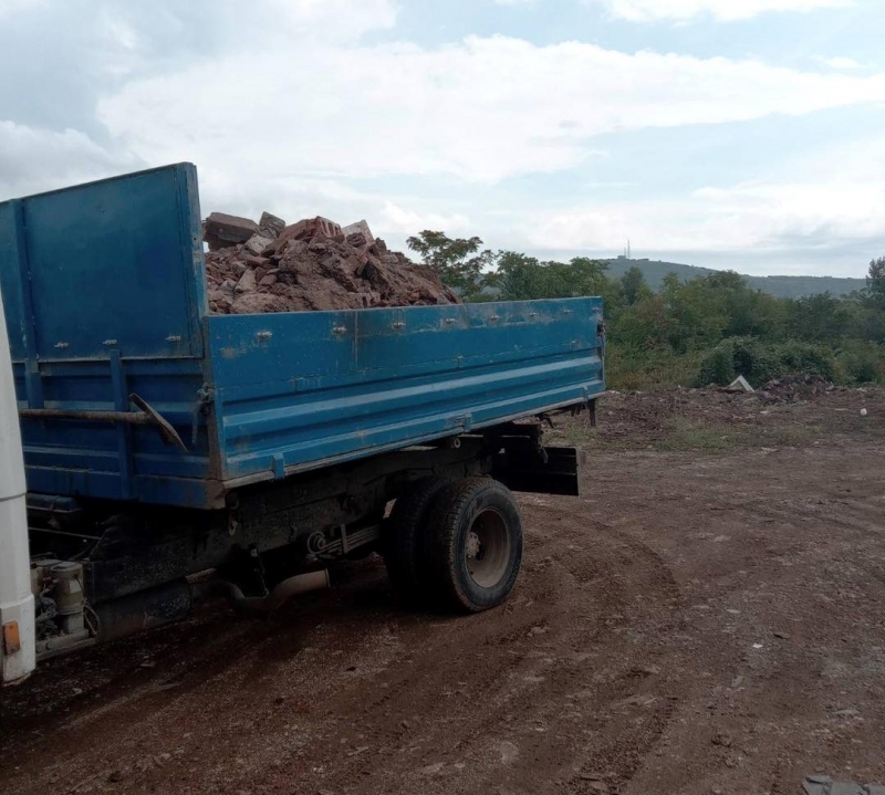 Инспекторатът санкционира за нерегламентирано изхвърляне на строителни отпадъци във Враца,
