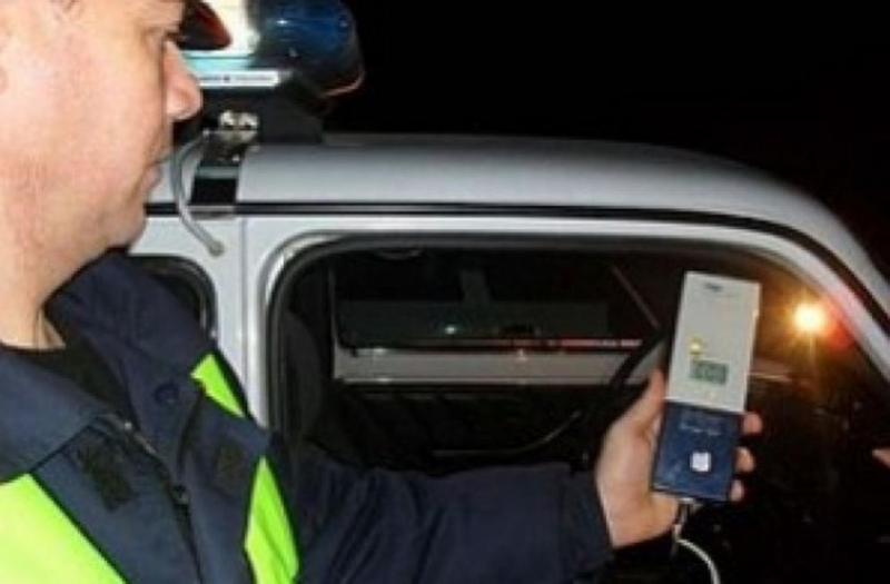 Полицията залови двама пияни шофьори снощи във Врачанско съобщиха от