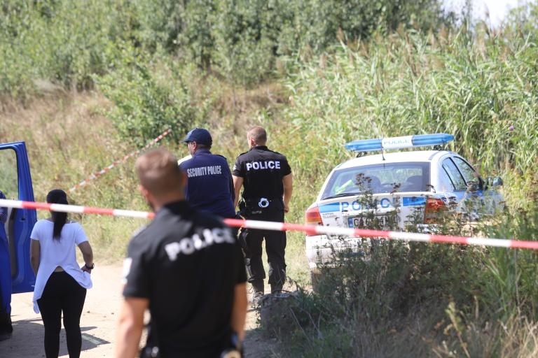 Служители на реда са хванали бракониери да превозват два убити