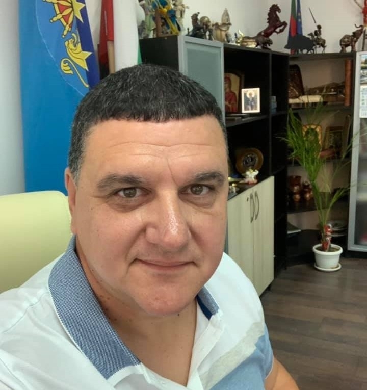 Кметът на Община Оряхово Росен Добрев показа справка на сметките