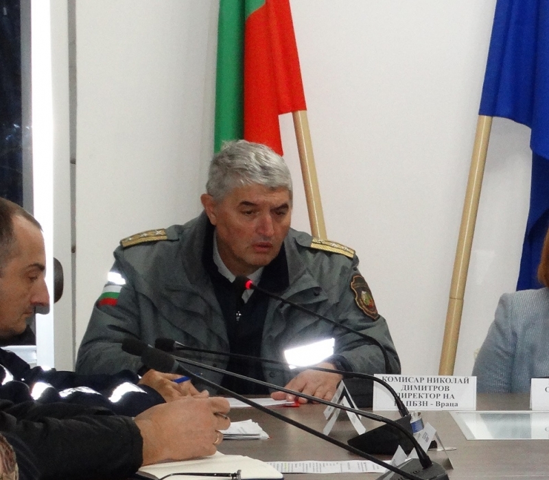 Служителите на регионалната дирекция по пожарна безопасност и защита на