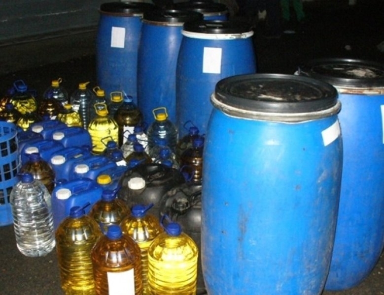 Полицаи са иззели близо 400 литра нелегален алкохол в Монтанско,