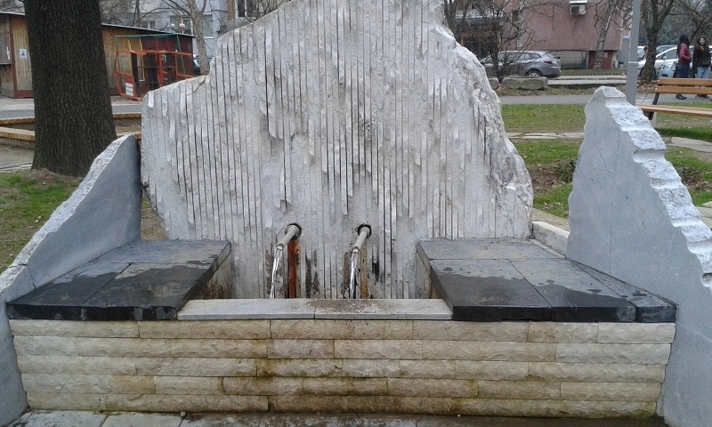 Водата от две чешми в центъра на Монтана е с
