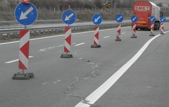 Ремонтът на нагънатия на вълни 52 километров участък между Чирпан и