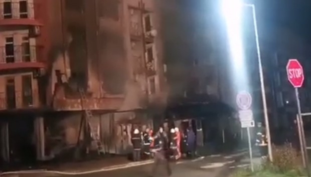 Рускиня пострада при пожар в Приморско, изгоряха бар и магазин /снимка/