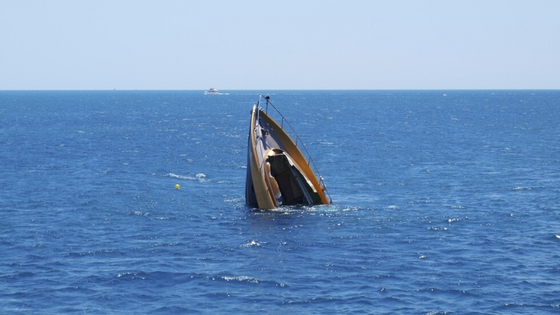 Яхта с 18 пътници на борда е потънала северозападно от гръцкия остров Милос съобщи