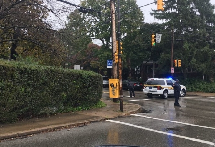 Тежко въоръжен стрелец открил огън по еврейски богомолци по време