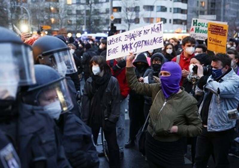 Хиляди излязоха на протест в Берлин, след като съдът отмени