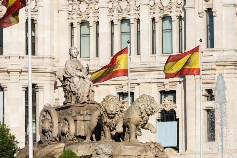 Испанското правителство нареди всички хотели в страната да бъдат затворени заради