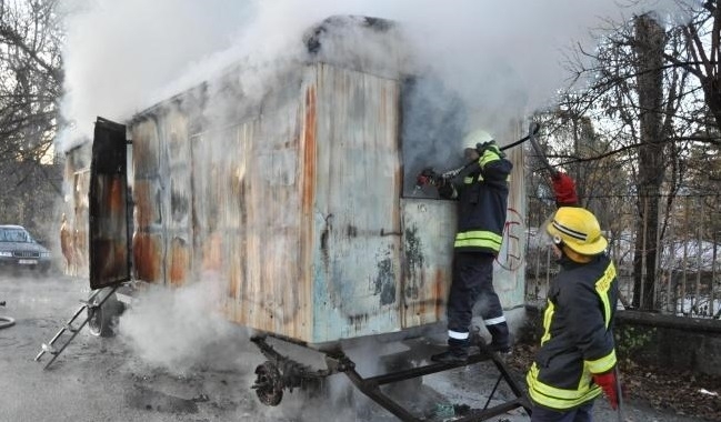 Пожар е избухнал в ромския квартал Кошарник в Монтана научи