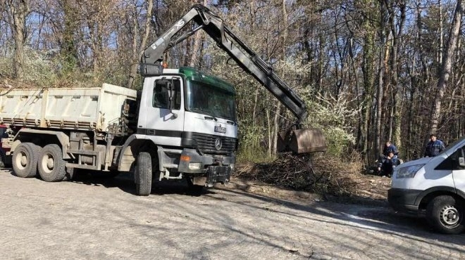 В Борисовата градина се изсипват боклуци съобщи kanal3 bg От няколко